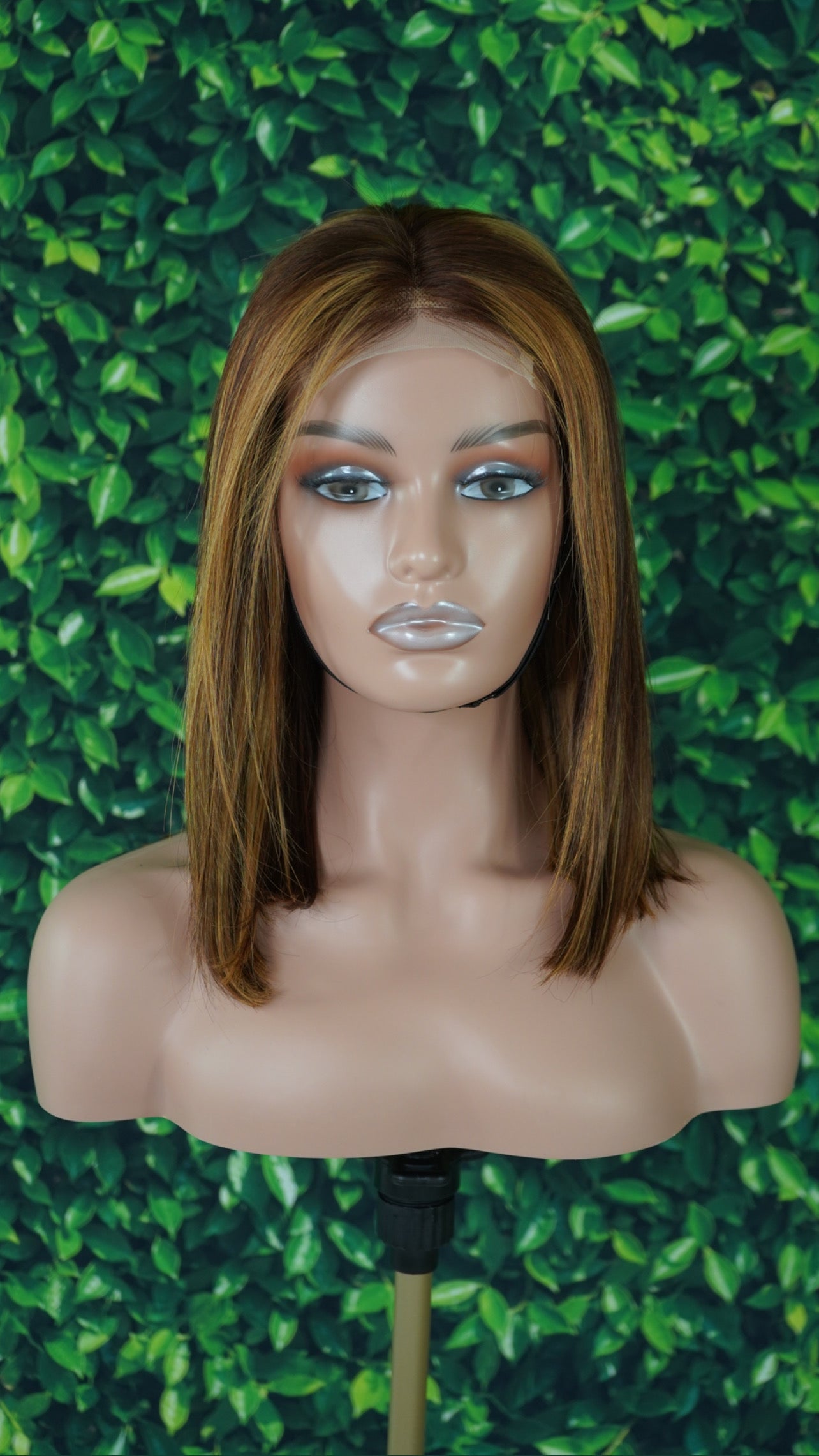 long nob wig with highlights